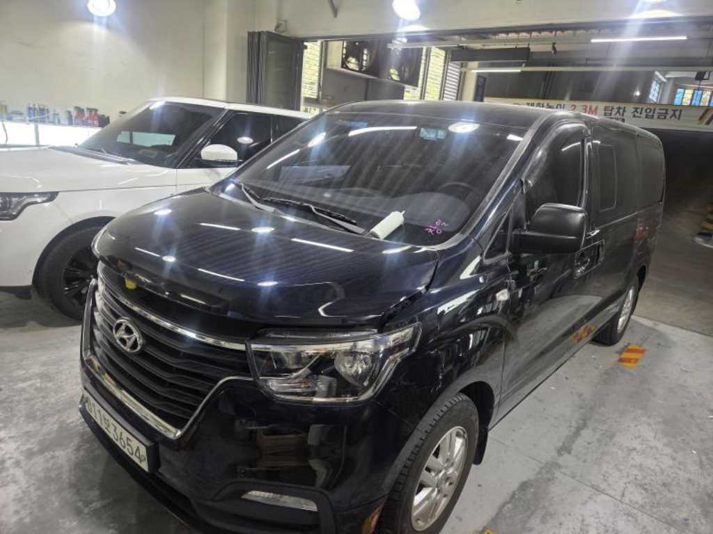 HYUNDAI Starex - Vista 5