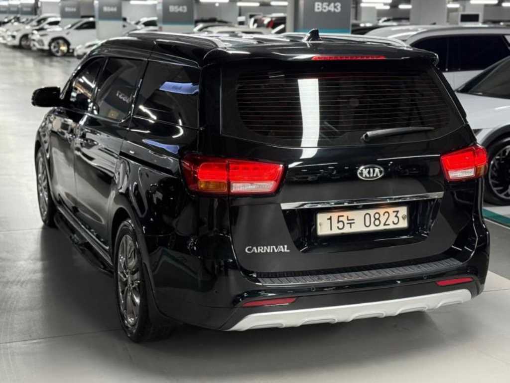 KIA Carnival - Vista 5