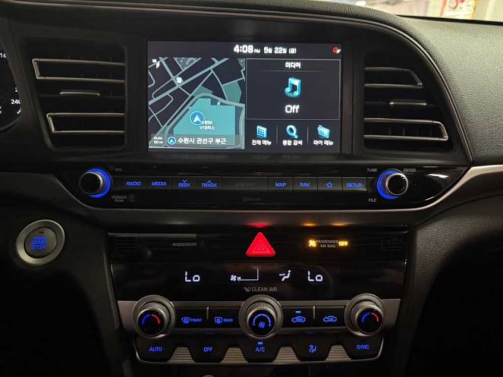HYUNDAI Avante - Vista 10