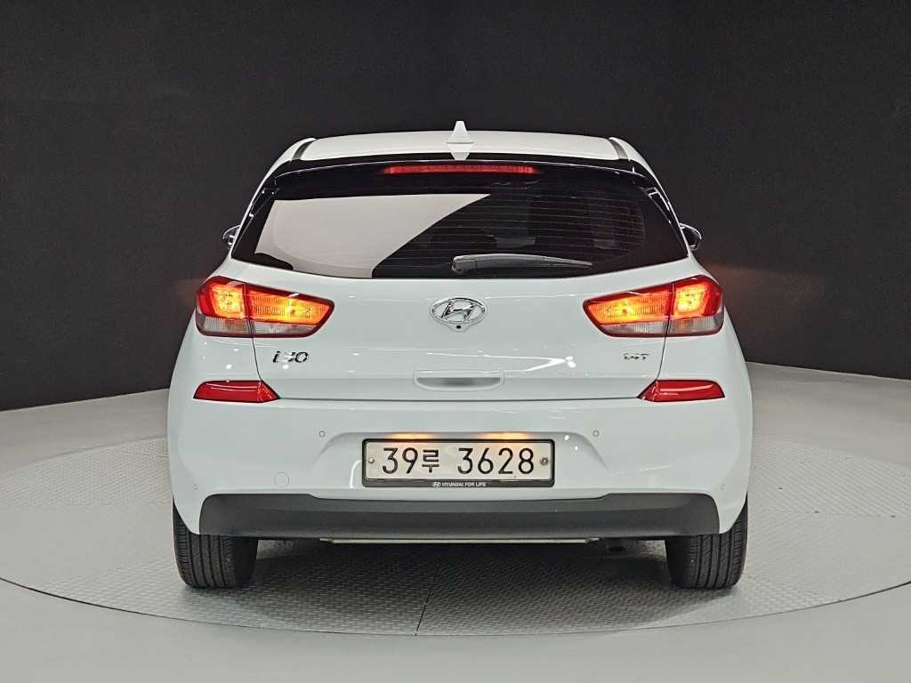 HYUNDAI i30 - Vista 3
