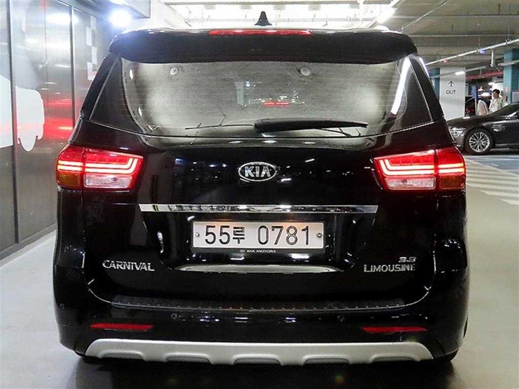 KIA Carnival - Vista 5