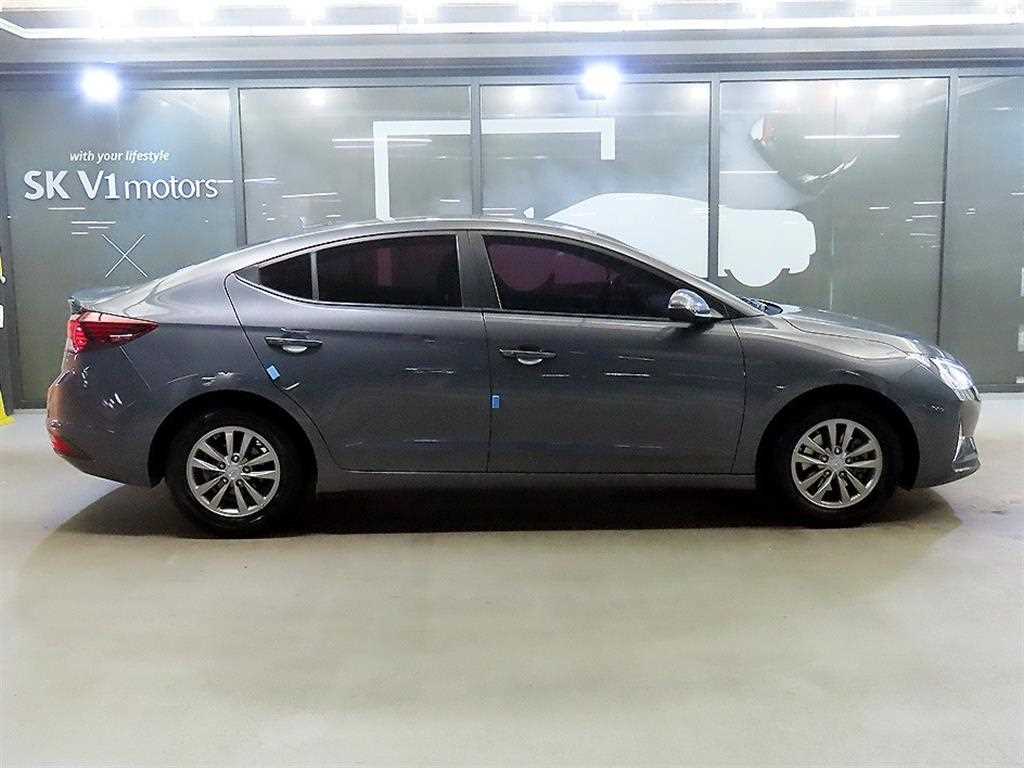HYUNDAI Avante - Vista 3