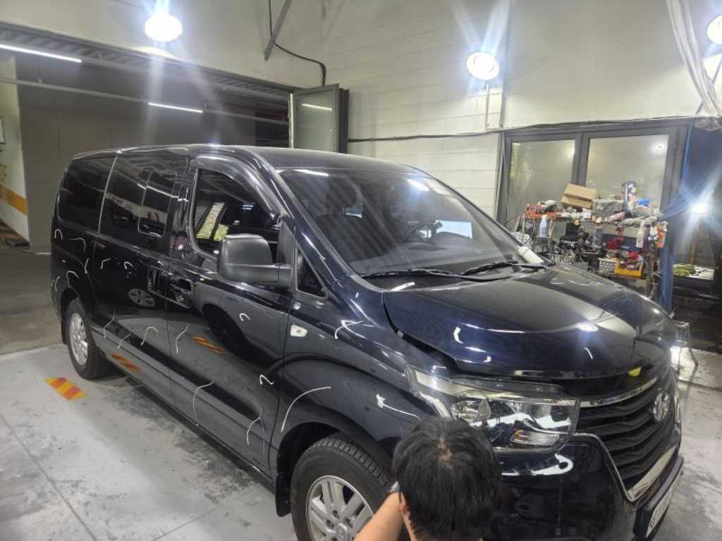 HYUNDAI Starex - Vista 6