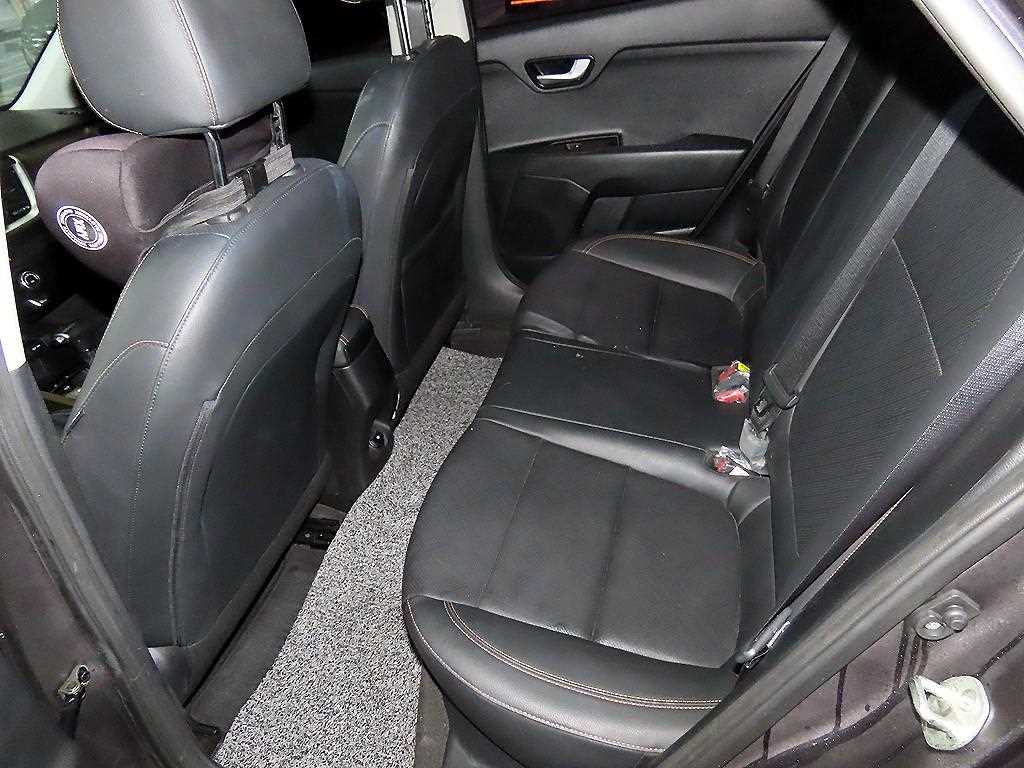 KIA Stonic - Vista 7
