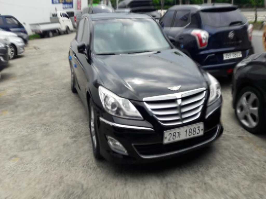 HYUNDAI Genesis - Vista 3
