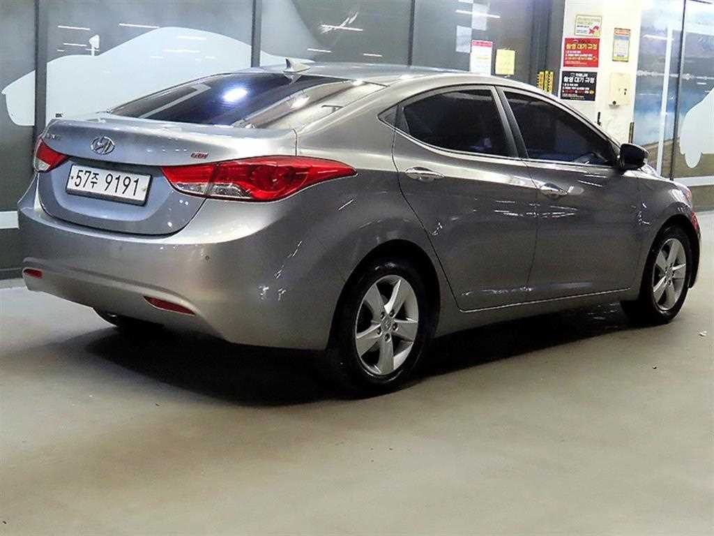 HYUNDAI Avante - Vista 4