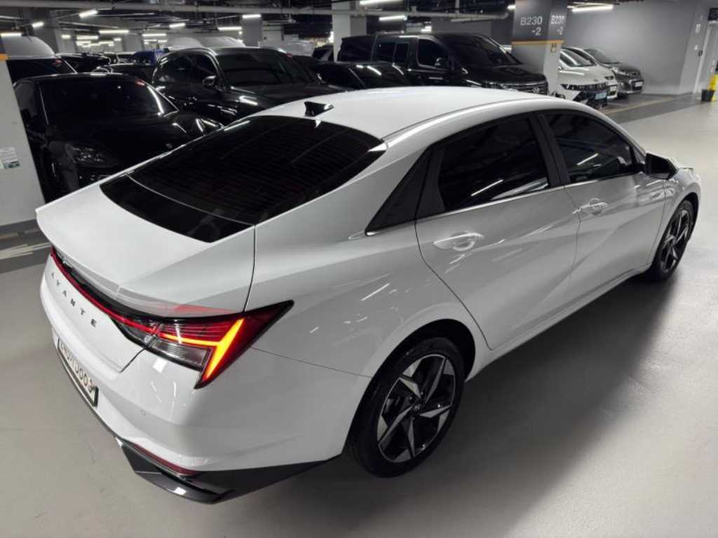 HYUNDAI Avante - Vista 4
