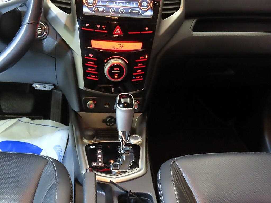 Ssangyong Tivoli - Vista 12