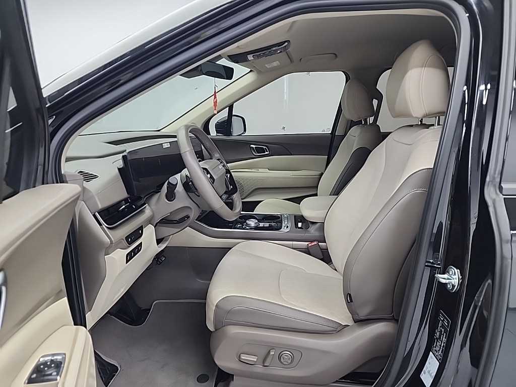 KIA Carnival - Vista 11