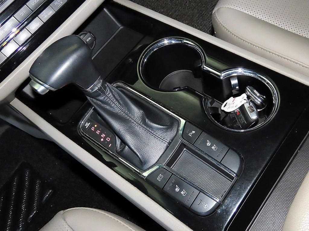 KIA Carnival - Vista 12