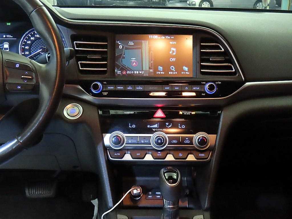 HYUNDAI Avante - Vista 11