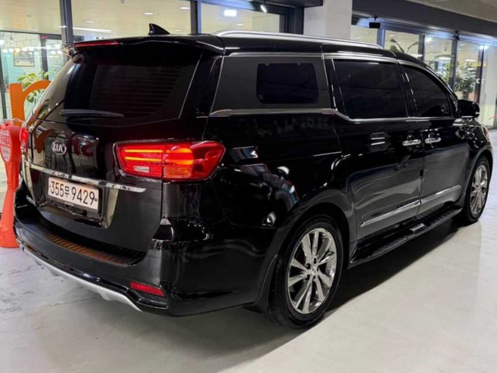 KIA Carnival - Vista 4