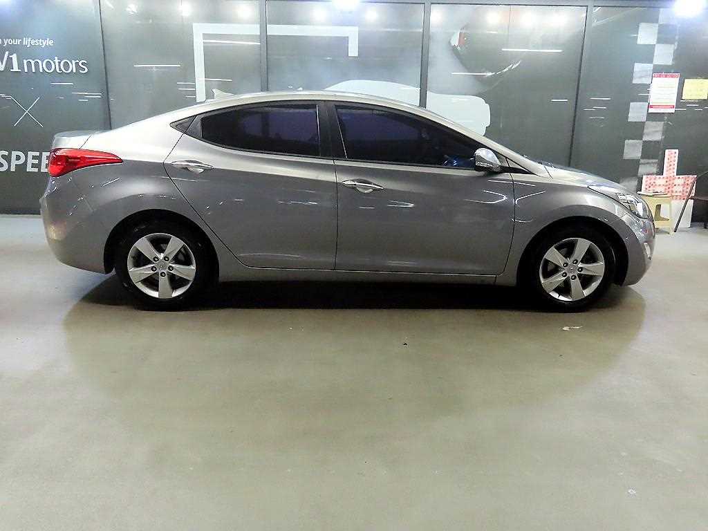 HYUNDAI Avante - Vista 3