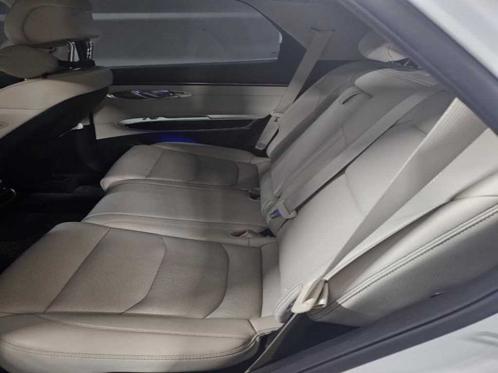 Genesis GV70 - Vista 6