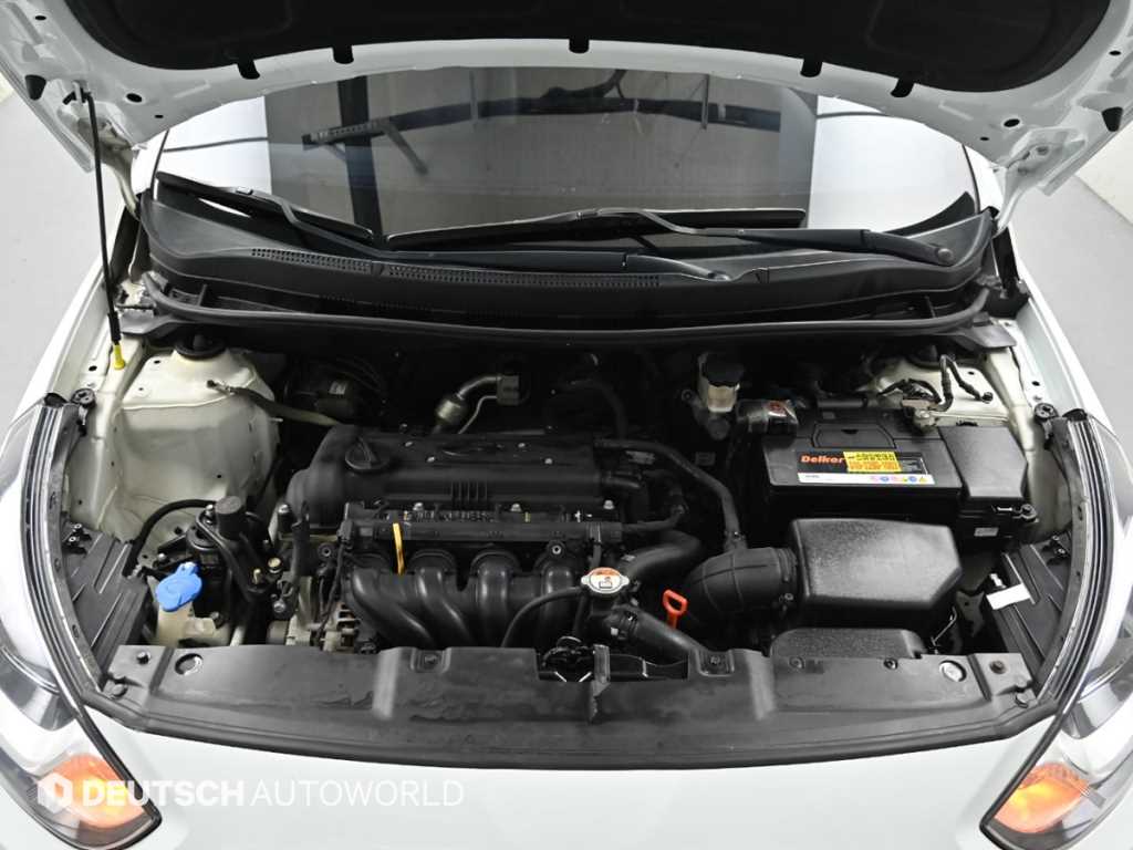 HYUNDAI Accent - Vista 6