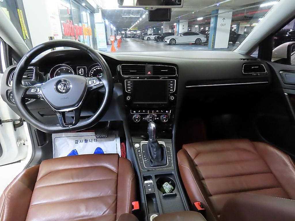 Volkswagen Golf - Vista 10