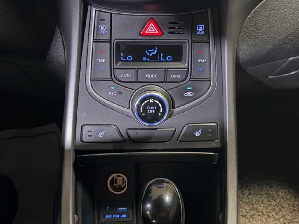 HYUNDAI Avante - Vista 10