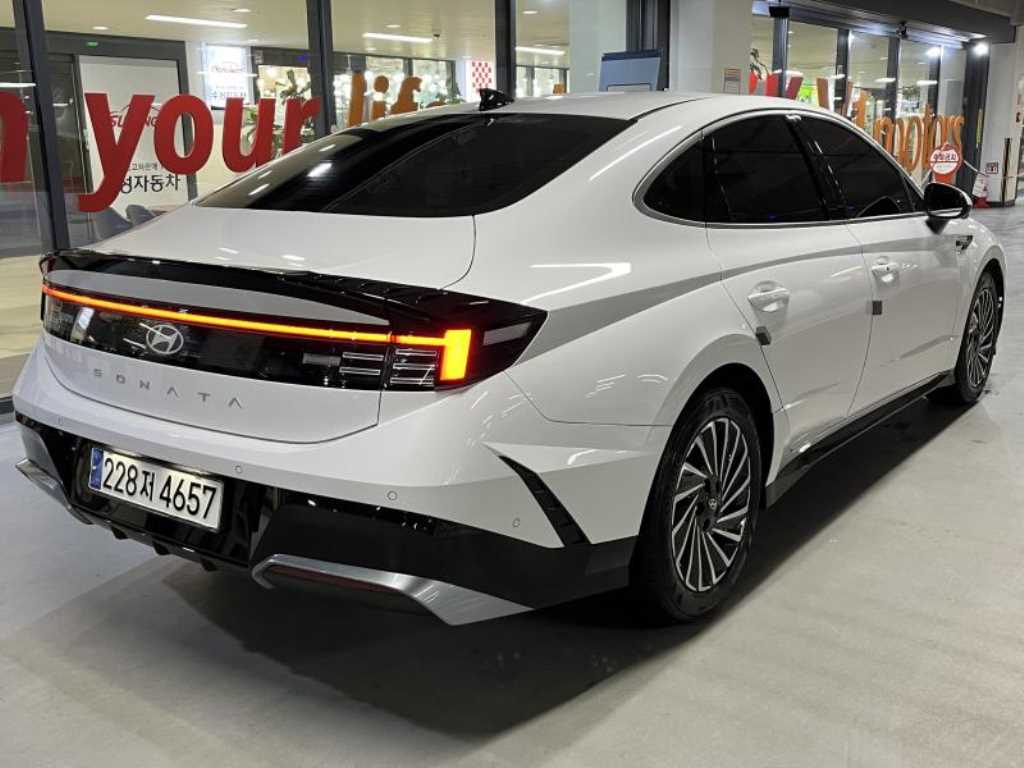 HYUNDAI Sonata - Vista 4