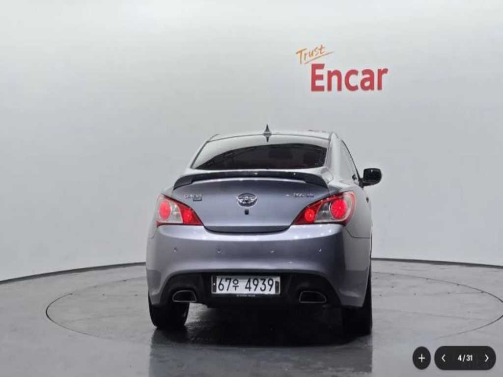 HYUNDAI Genesis - Vista 4