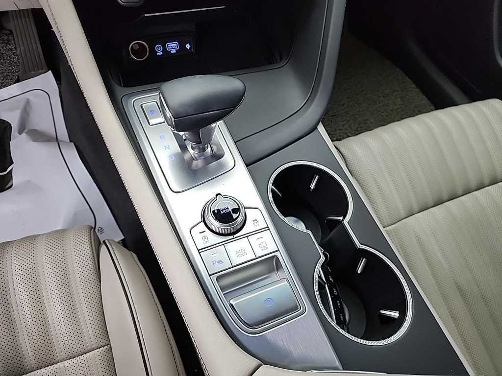 Genesis G70 - Vista 8
