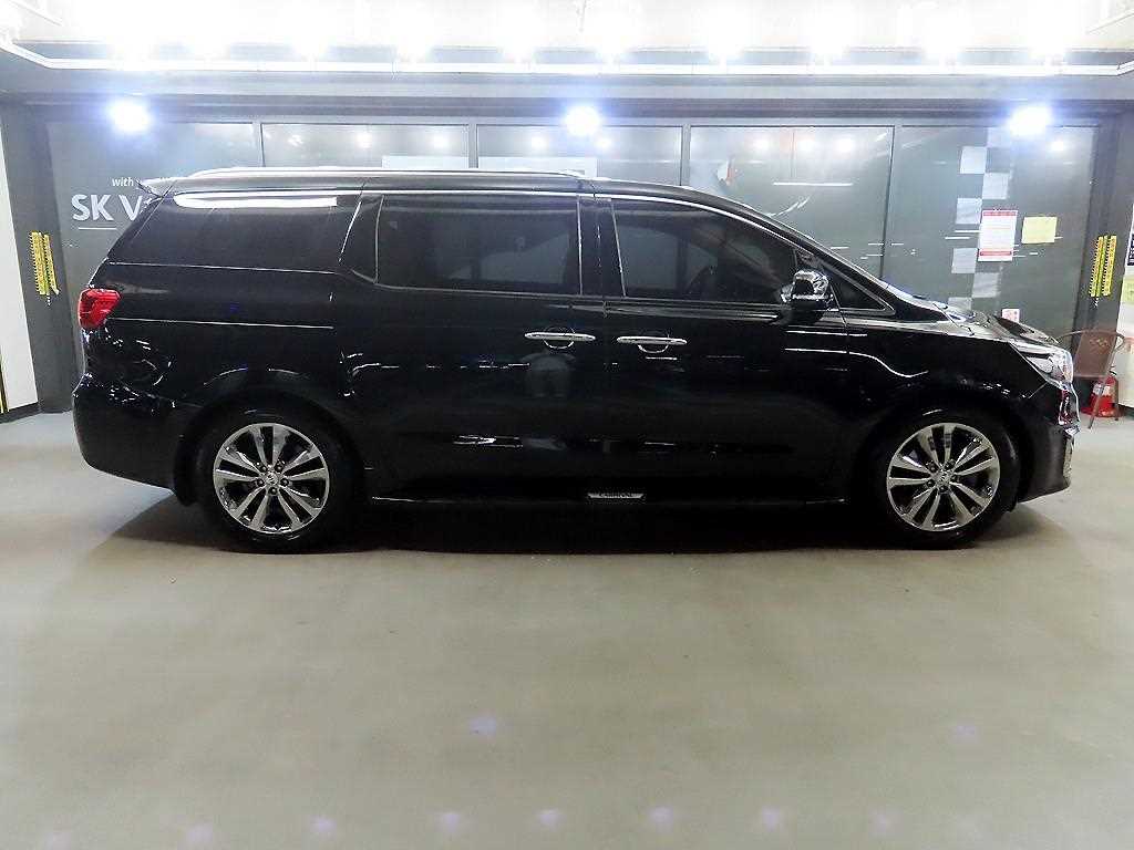 KIA Carnival - Vista 3