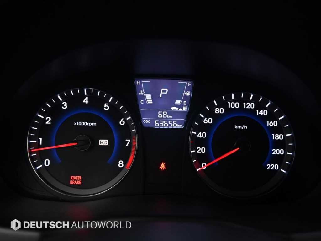 HYUNDAI Accent - Vista 8