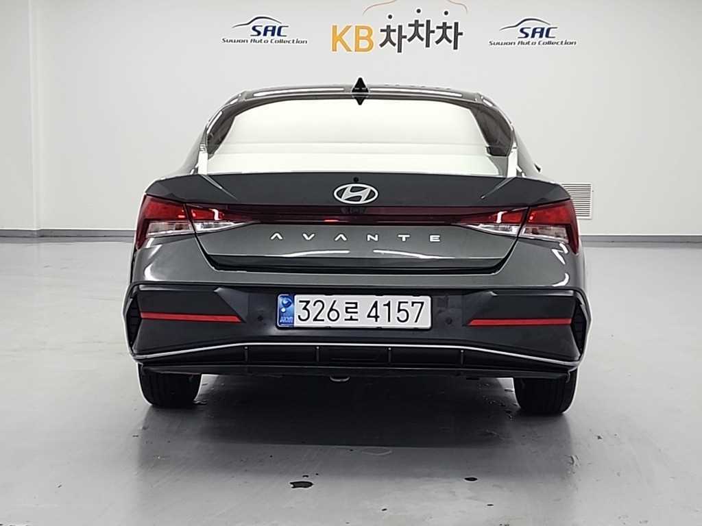 HYUNDAI Avante - Vista 3