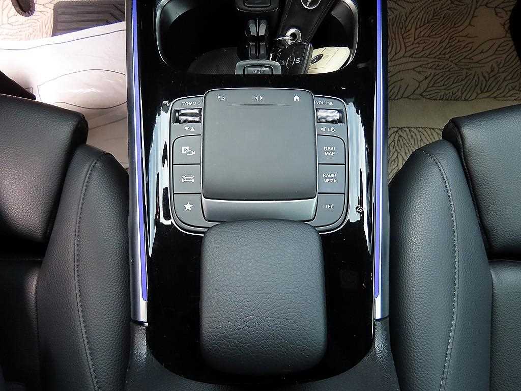 Mercedes Benz GLB Class - Vista 11