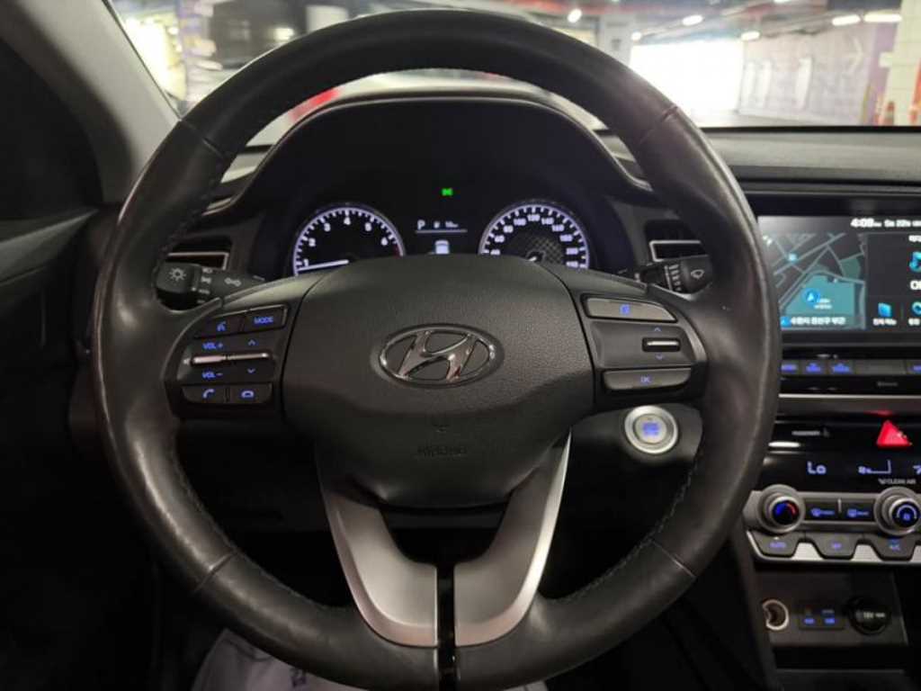 HYUNDAI Avante - Vista 8