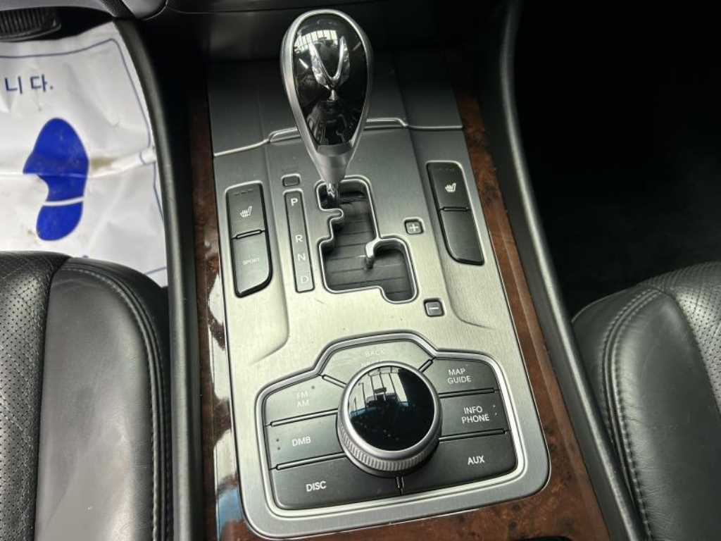 HYUNDAI Equus - Vista 10