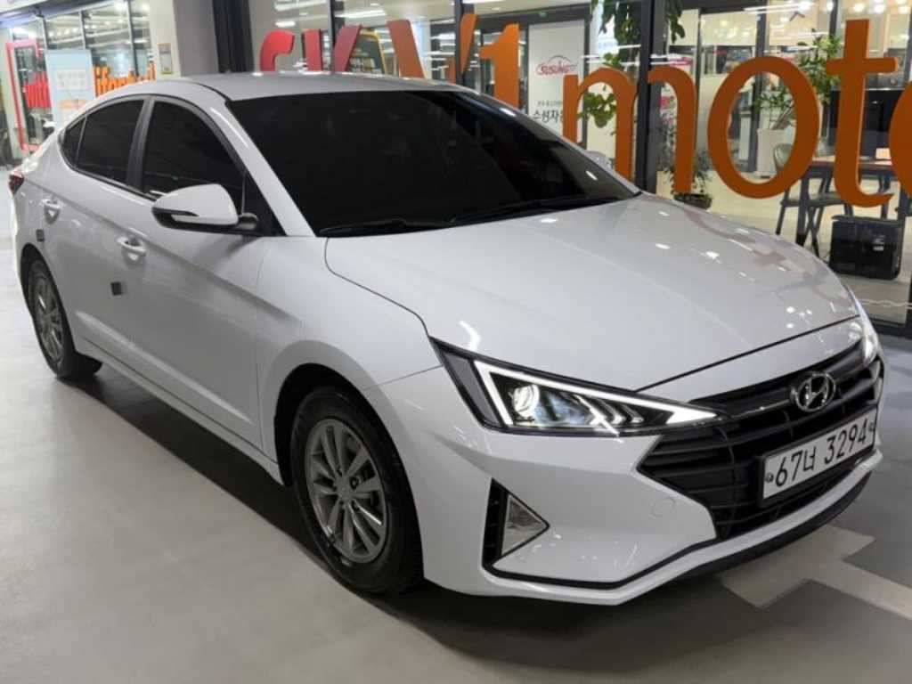 HYUNDAI Avante - Vista 2