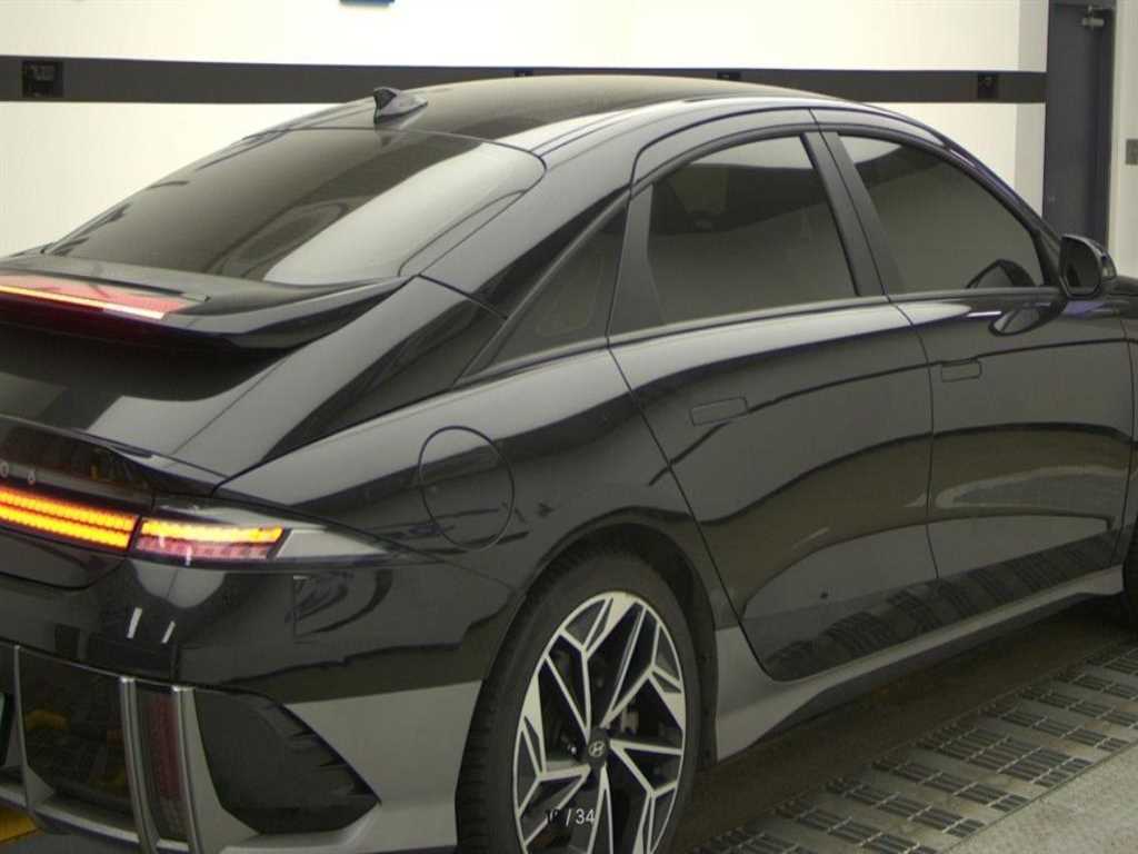 HYUNDAI Ioniq 6 - Vista 7