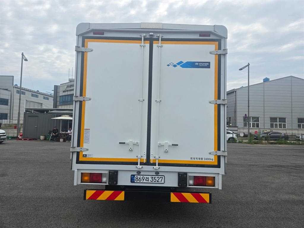 medium and large cargo truck - Vista 5