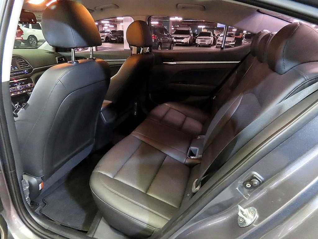 HYUNDAI Avante - Vista 7