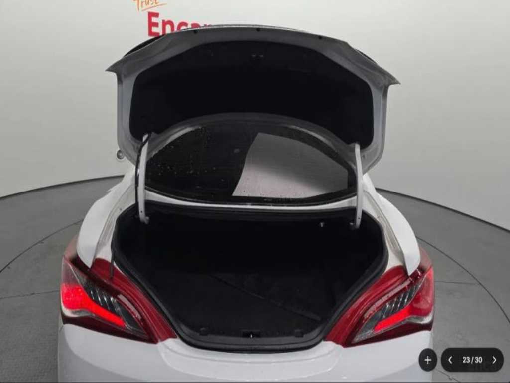 HYUNDAI Genesis - Vista 5