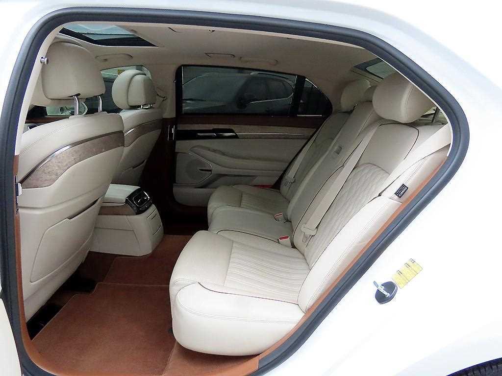 Genesis G90 - Vista 6