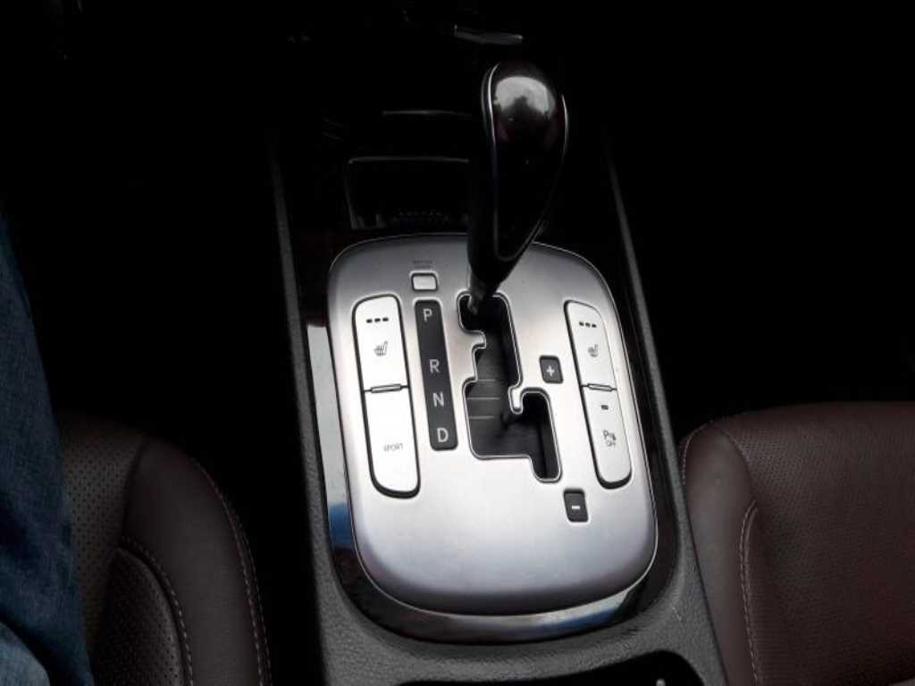 HYUNDAI Genesis - Vista 10