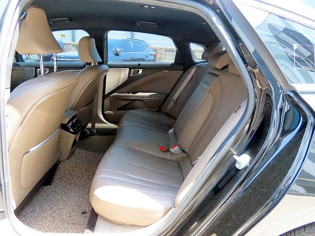 KIA K8 - Vista 6