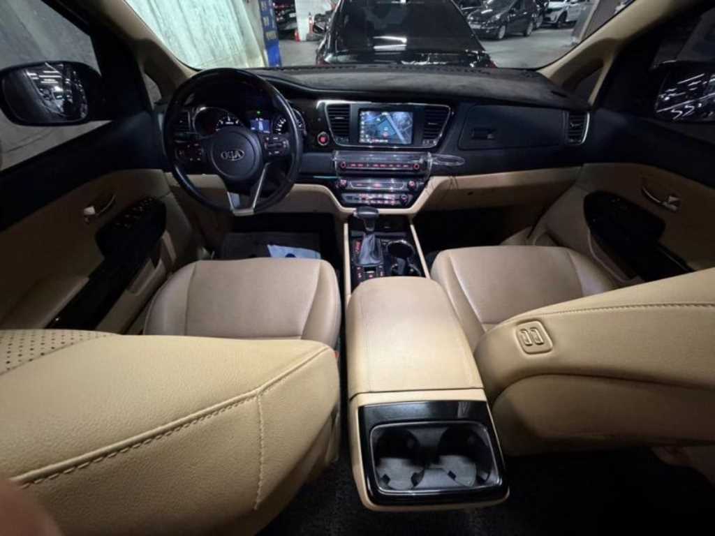 KIA Carnival - Vista 6