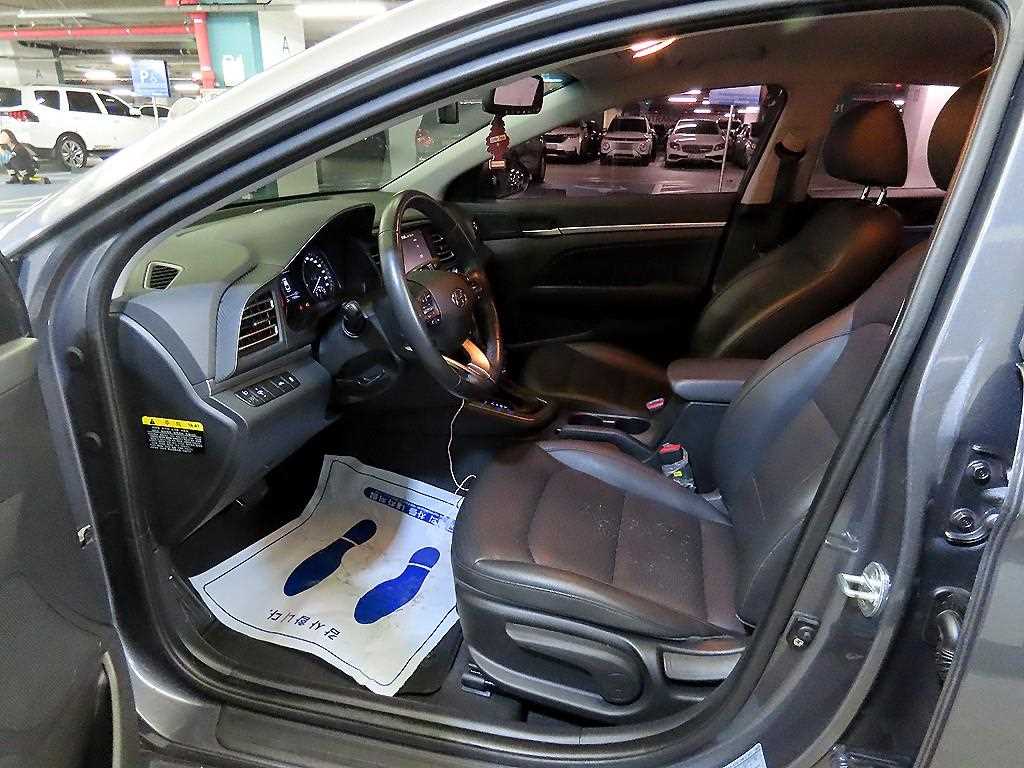 HYUNDAI Avante - Vista 6