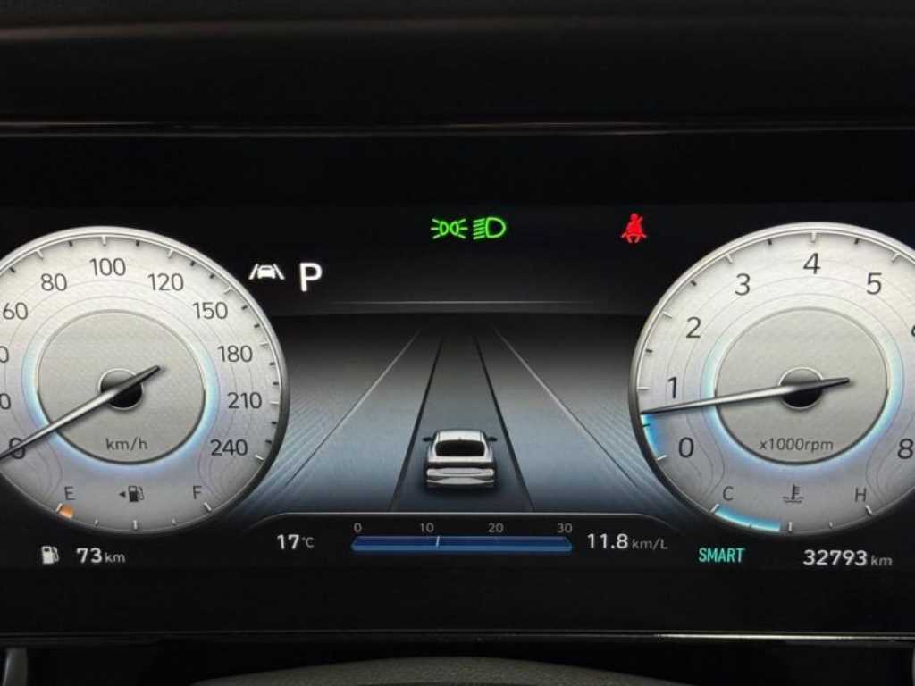 HYUNDAI Avante - Vista 7