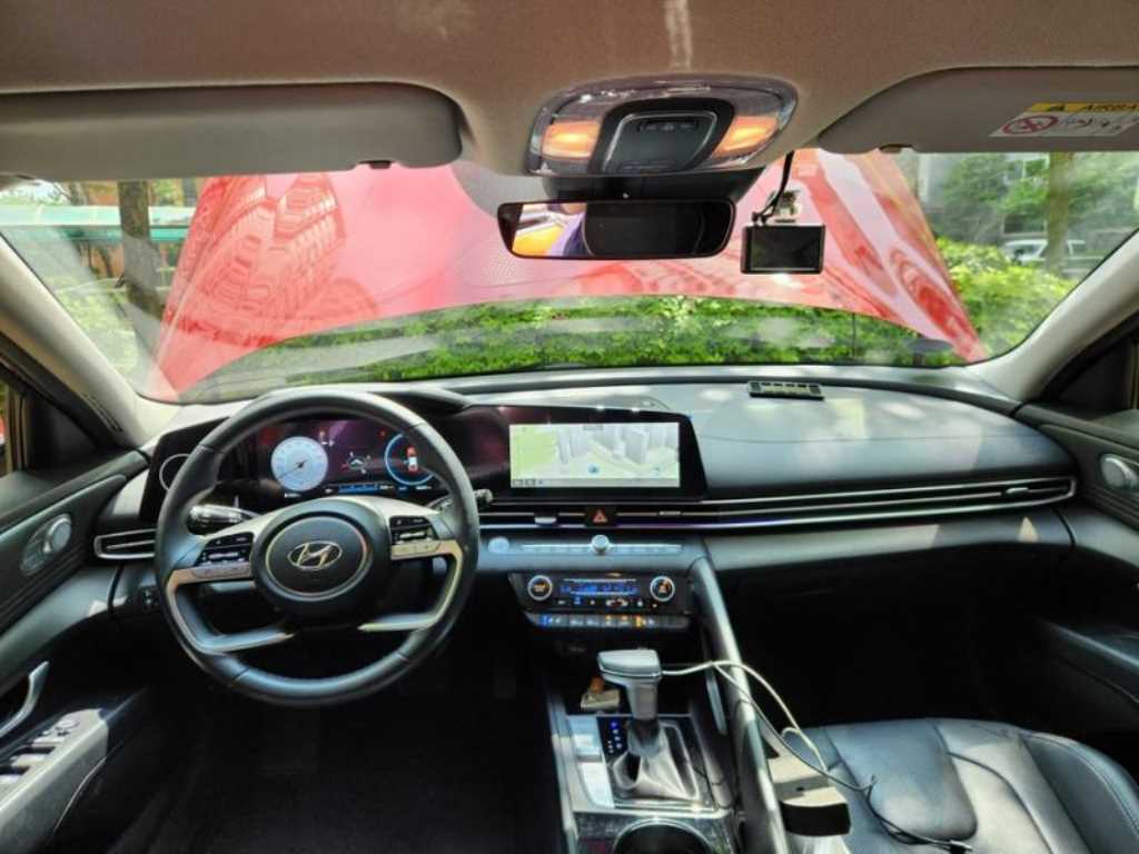 HYUNDAI Avante - Vista 11