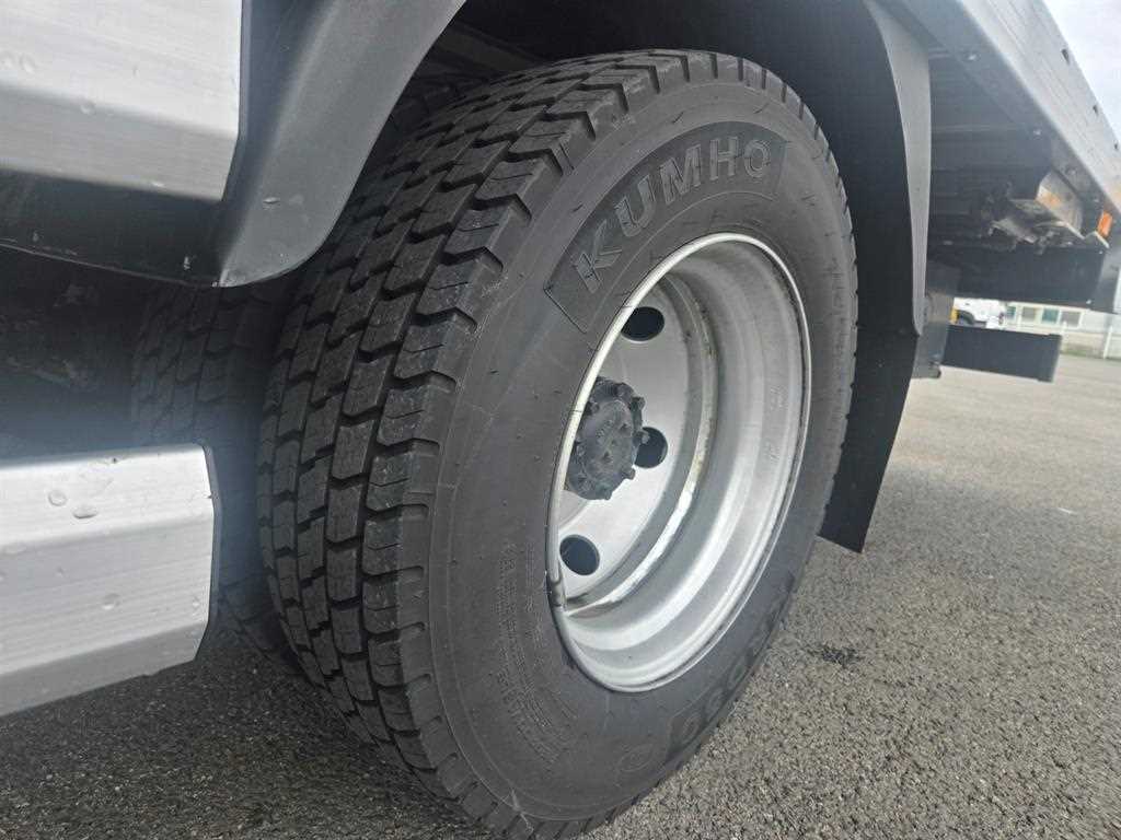 medium and large cargo truck - Vista 11