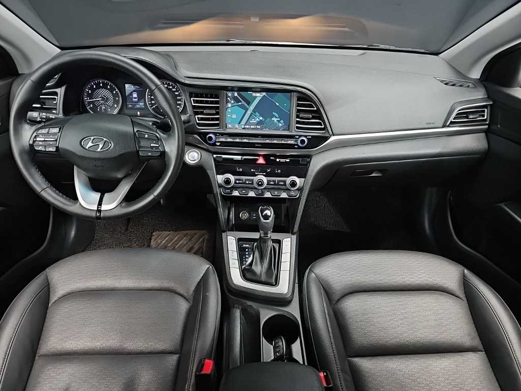 HYUNDAI Avante - Vista 7