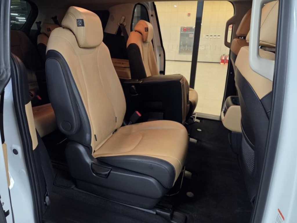KIA Carnival - Vista 9