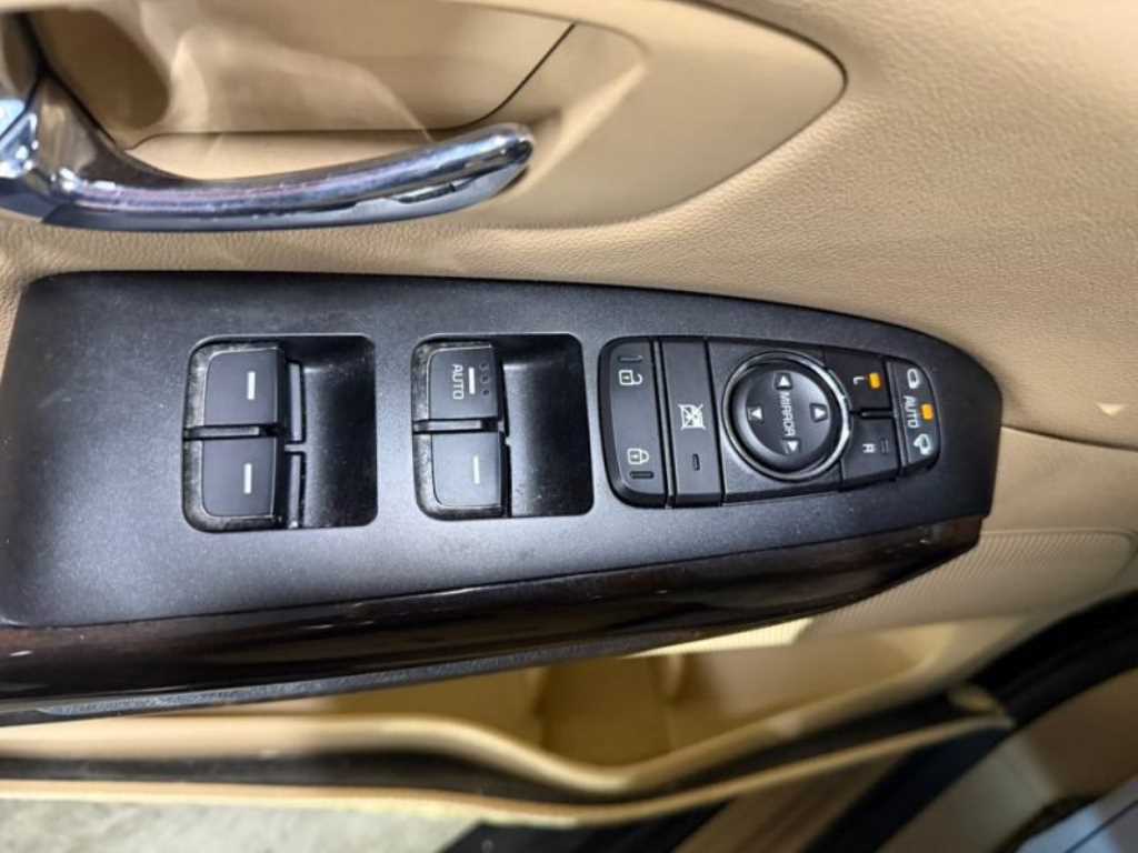 KIA Carnival - Vista 10