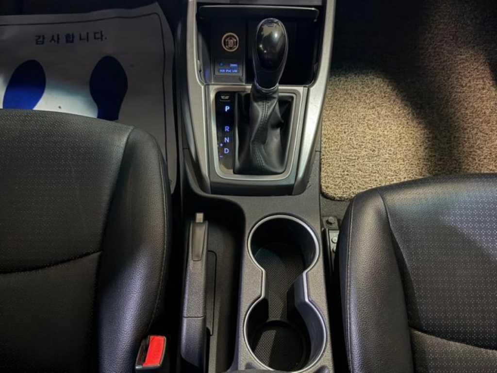 HYUNDAI Avante - Vista 11