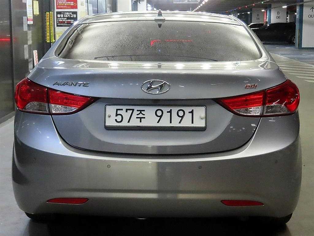 HYUNDAI Avante - Vista 5