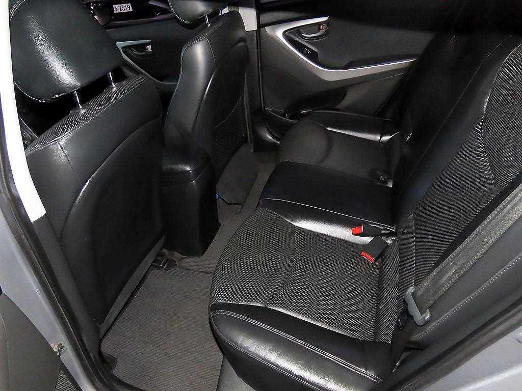 HYUNDAI Avante - Vista 7
