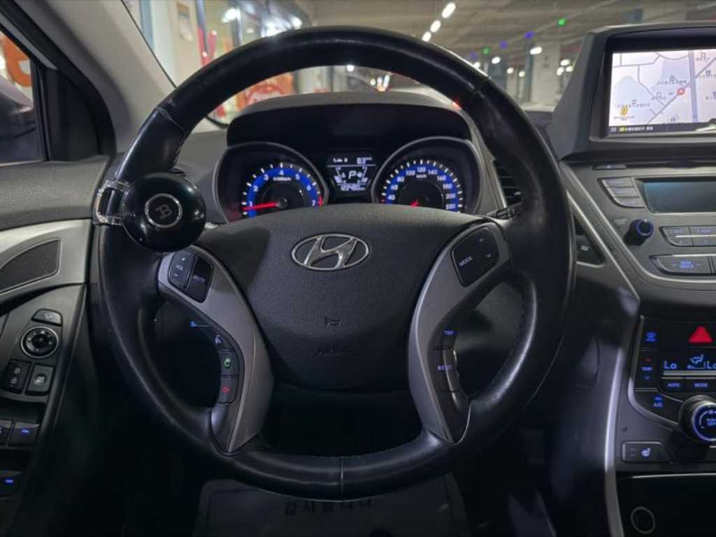 HYUNDAI Avante - Vista 7